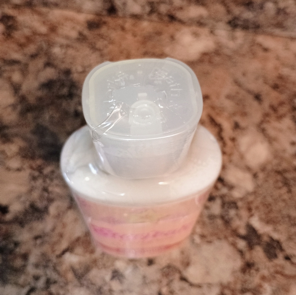 Bath & Body Works Starfruit Sangria Body Lotion - Cream and Pink - Picture 5 of 5